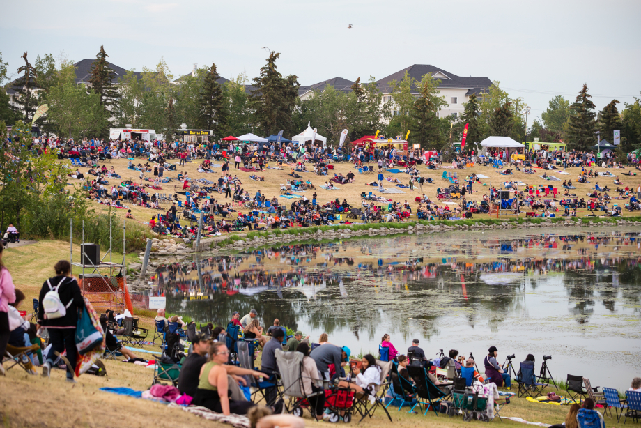 Crowd waiting for GlobalFest fireworks