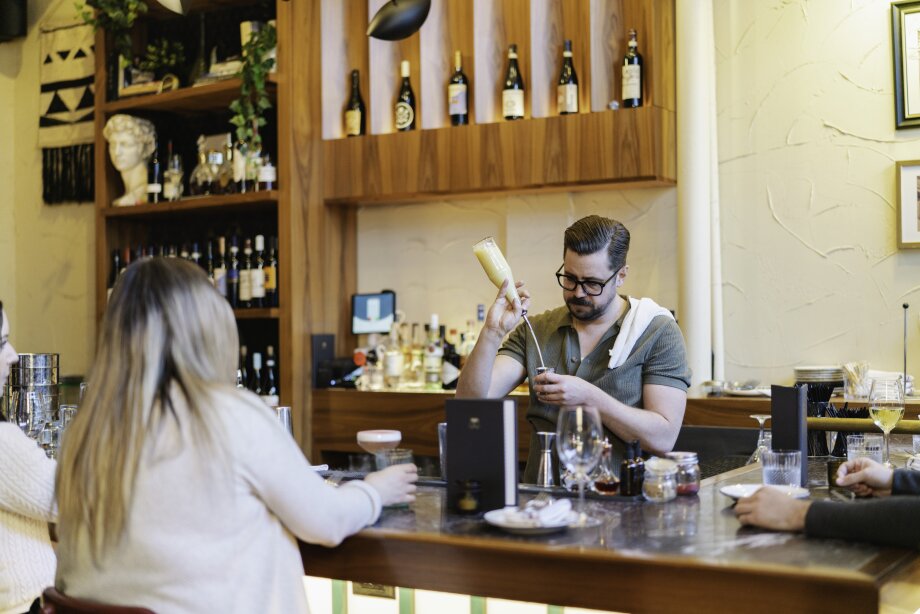 Making a drink att Pat & Betty