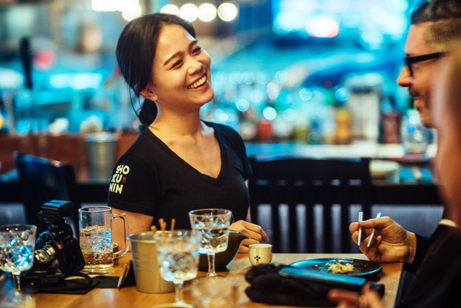 Server and diners at Shokunin