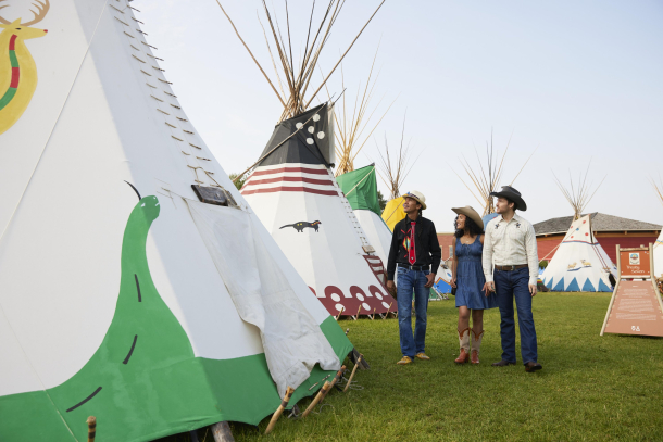 Visitors experiencing Elbow River Camp