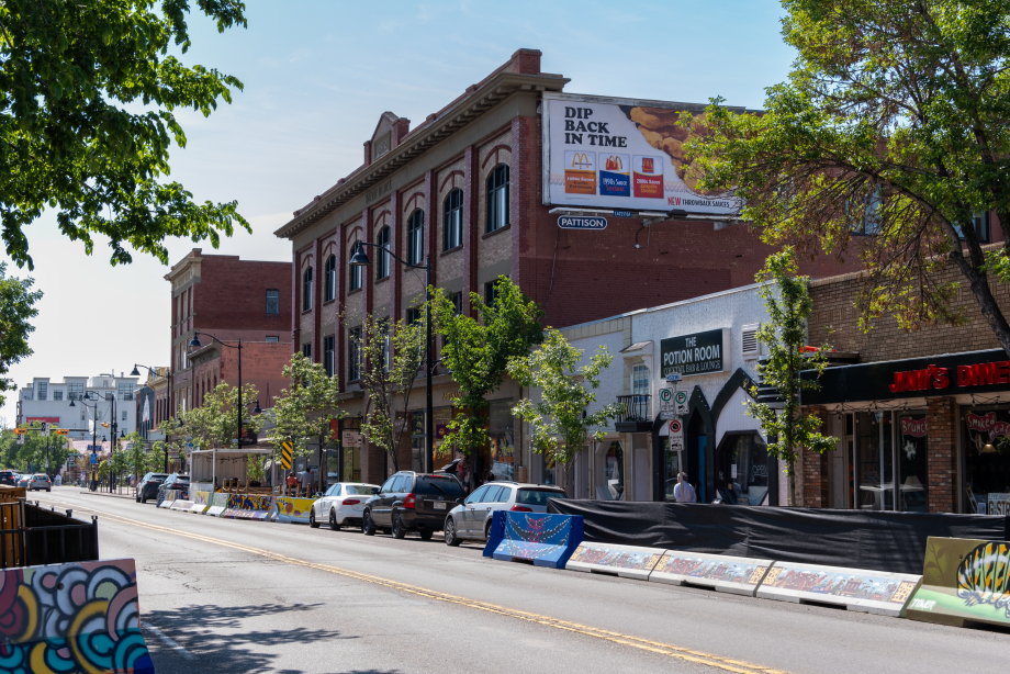 A street-level view of 9th Avenue in Inglewood.