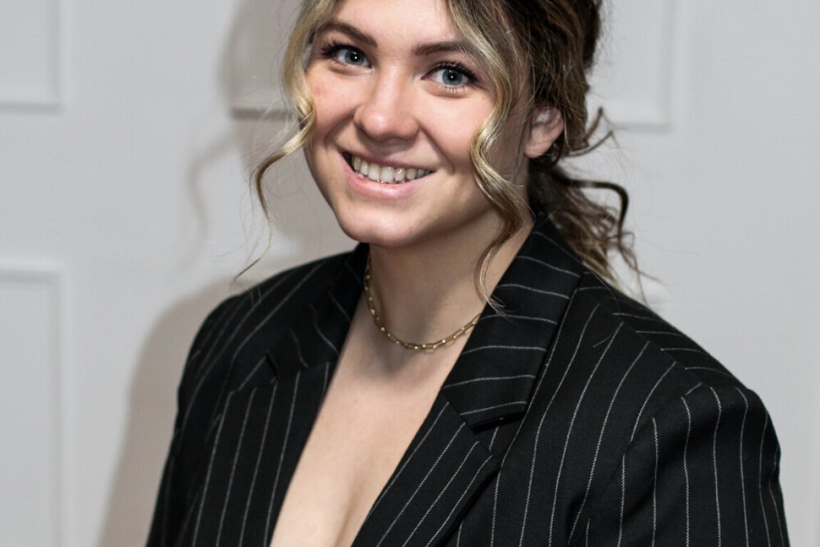 Elle McLean